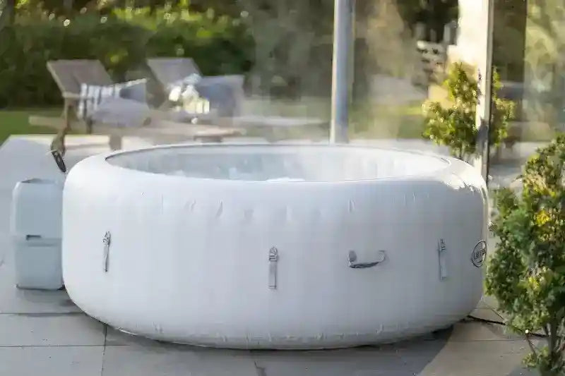 Jacuzzi - Uppblåsbar Badtunna för 6 Personer med Inbyggd Integrerad Värmare